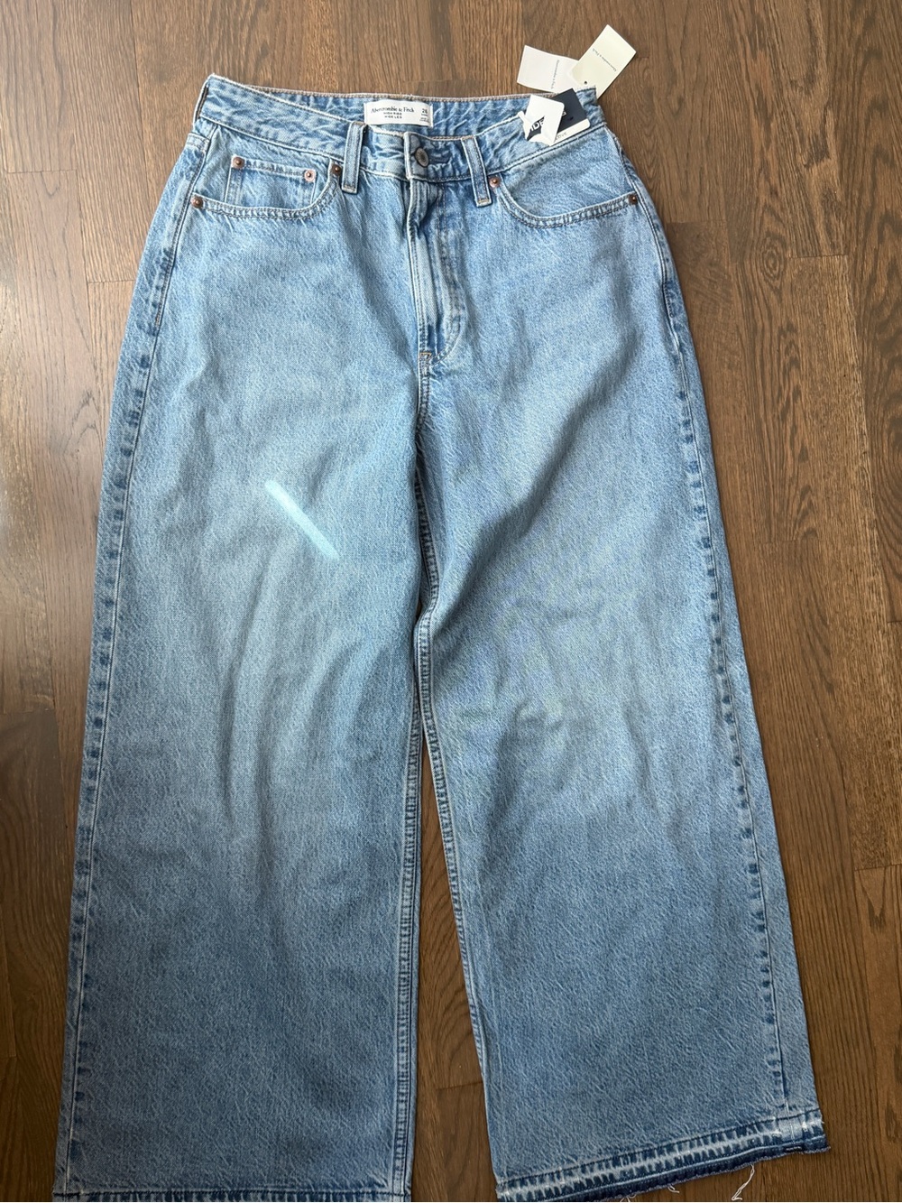 Abercrombie and Fitch Curve Love Wide-Leg Light Wash Jeans Short Women